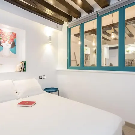 Modern Mirosmenil Apartamento *