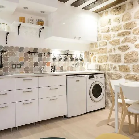 Modern Mirosmenil